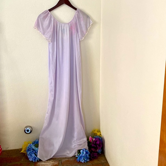 Vintage 60’s Beeline Nightgown - Picture 2 of 10